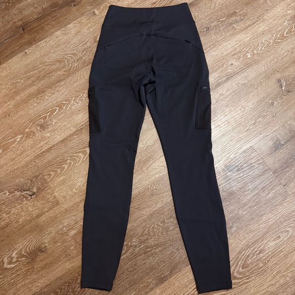 Athleta Headlands Hybrid High Rise Cargo Legging - Picture 8 of 11